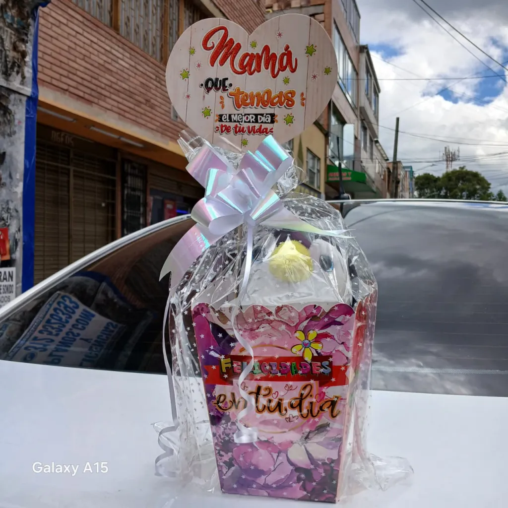 Crispetera con peluche y mensaje para mamá